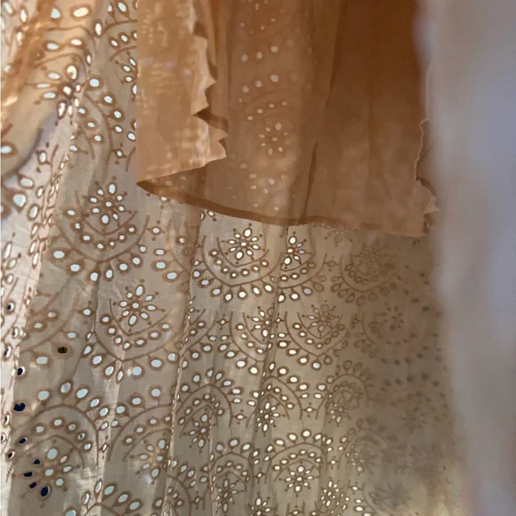 Express Beautiful NWT Pink Maxi Eyelet Skirt - Picture 2 of 7